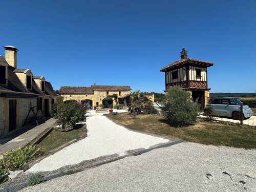 Métairie avec piscine privée – 15 ha de nature – Périgord Pourpre  Dordogne