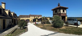 Farmhouse with private swimming pool - 15 ha of nature - Périgord Pourpre Dordogne