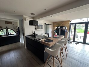 Private kitchen - Charming house with private pool - 15 ha of nature - Périgord Pourpre (Lanquais)