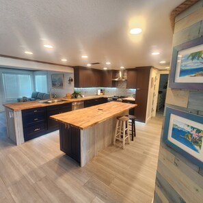 Fridge, microwave, oven, stovetop - Relax and enjoy at our dockside retreat with a 25 ft dock for your watercraft. (Nokomis)