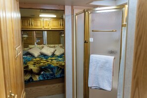1 bedroom, free WiFi, bed sheets - Cozy 1-bedroom mobile home in peaceful Quakertown with AC (Quakertown)