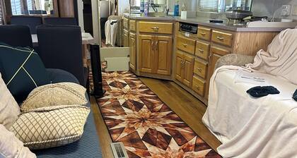 Cozy 1-bedroom mobile home in peaceful Quakertown with AC
