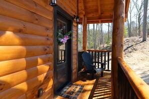 Terrace/patio - Indoor Pool Cabin / Hot Tub / Close to Dollywood / Stay three & Play for Free (Sevierville)