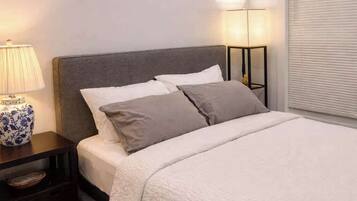 3 bedrooms, desk, travel crib, WiFi