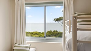 2 bedrooms, free WiFi, bed sheets - Sandy Toes Relaxation in the Sun & Sea at Nelson Bay (Nelson Bay)