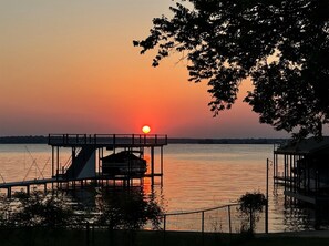 Miscellaneous - Lake Front - Top 1% - Kayaks - 900Mbs (Gun Barrel City)
