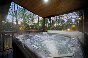 Outdoor spa tub - Oklahoma Smokeshow: Getaway with Hot tub, Playset, and indoor/outdoor fireplaces (Broken Bow)