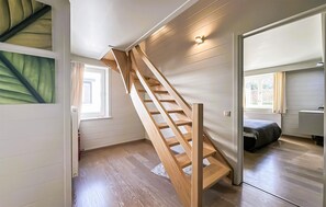5 bedrooms, travel crib, free WiFi