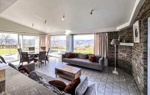 TV, fireplace, DVD player, ping pong - Lovely home in Rendeux with sauna (Rendeux)