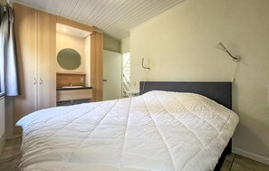 3 bedrooms, travel cot, free WiFi - Nice home in Rendeux with house a panoramic view (Rendeux)