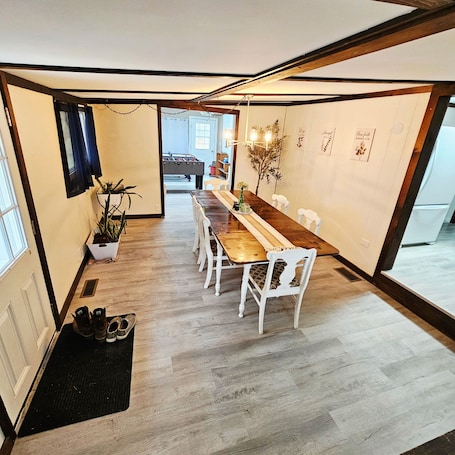 Dining. Riverside Retreat for Families & Pets with Game Room