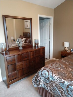 Room - Elegant recently renovated townhouse in center of town, few blocks to beach (West Cape May)