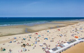 Beach nearby, fishing - Gorgeous apartment in Oostende with WiFi (Oostende)