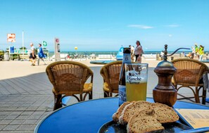 Outdoor dining - Gorgeous apartment in Oostende with WiFi (Oostende)