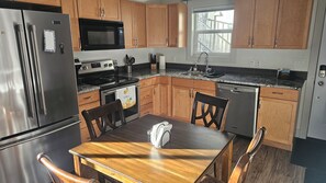 Private kitchen - Relax at the Okanagan Oasis! *NEW UNIT* Walking distance to beach & so much more (Penticton)