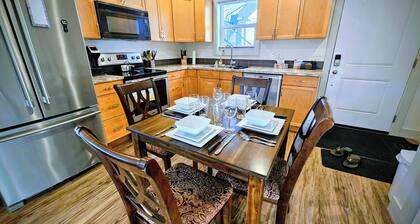 Relax at the Okanagan Oasis! *NEW UNIT* Walking distance to beach & so much more