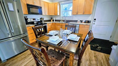 Relax at the Okanagan Oasis! *NEW UNIT* Walking distance to beach & so much more