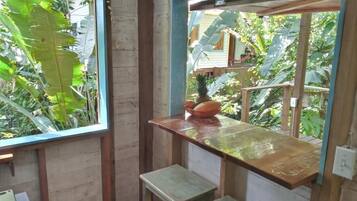 Khu vực ăn uống tại phòng