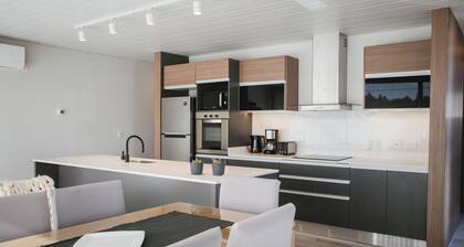 Serene 2-bedroom and 2 - bathroom apartment with AC in Villa Allende