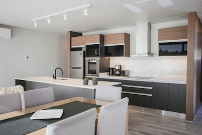 Serene 2-bedroom and 2 - bathroom apartment with AC in Villa Allende
