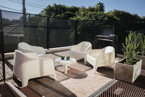 Serene 2-bedroom and 2 - bathroom apartment with AC in Villa Allende