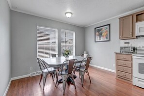 Dining - Mile High 5BR Escape – Walk To Shops | Sleeps 13 (Arvada)