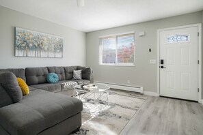 Living area - Modern Charmer: Sleeps 10, Near Denver & Mountains (Wheat Ridge)