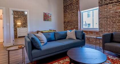 Cozy 1-bedroom condo in downtown Galveston next to The Tremont!