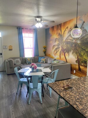 Smart TV, ping pong - Beach! Play! Relax! Enjoy! (Gulfport)