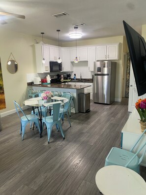 Fridge, microwave, oven, stovetop - Beach! Play! Relax! Enjoy! (Gulfport)