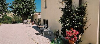 Casale Milleluci - apartment with view and patio in the countryside 10 min from the sea