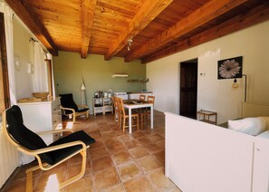 Interior - Casale Milleluci - apartment with view and patio in the countryside 10 min from the sea (SENIGALLIA)