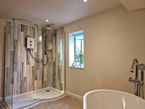 House, 1 Bedroom, Balcony | Bathroom - Private Country Retreat With Hot Tub (Leominster)