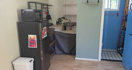 Peaceful 1-bedroom studio in charming Libby perfect for relaxing stay