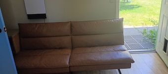 Peaceful 1-bedroom studio in charming Libby perfect for relaxing stay