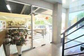 Interior - J&L Inn Semarang (Semarang)