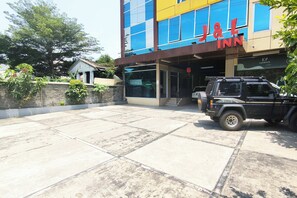 Property grounds - J&L Inn Semarang (Semarang)