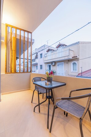 Outdoor dining - Διαμέρισμα 2 υπνοδωματίων-No1, Selozia Apartment (Zakynthos)