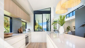 Fridge, microwave, oven, stovetop - Luxury On The Bay - Wanda (Suffolk Park)