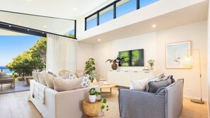 TV - Luxury On The Bay - Wanda (Suffolk Park)