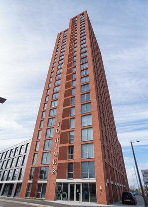 Exterior - Brand New Skyline View 2BR Apartment with Pool Table - 21st Floor (Birmingham)