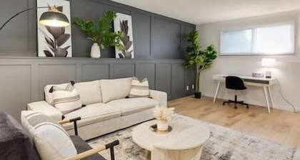 "Dusk2.0" 3 Bdrm Lower Suite in Tuxedo Park!