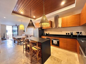 Fridge, microwave, oven, stovetop - Elegant Dept Jacuzzi, Pool, GYM (Tulum)