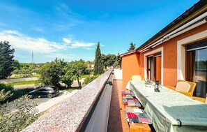 Outdoor dining - 2 bedroom pet friendly home in Banjole (Banjole)