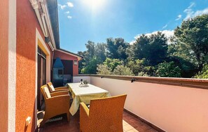 Outdoor dining - 2 bedroom pet friendly home in Banjole (Banjole)