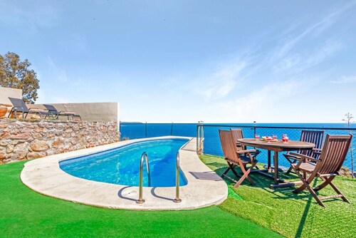 Villa Infinity | Sea Views | Pool | Jacuzzi | BBQ