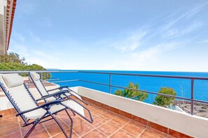 Terrace/patio - Villa Infinity | Sea Views | Pool | Jacuzzi | BBQ (Castell del Rey)