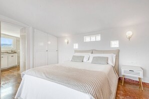 Room - Villa Infinity | Sea Views | Pool | Jacuzzi | BBQ (Castell del Rey)