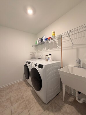 Interior - Primary Suite Professional CoLiving for Nurses and Pros in Raleigh (Knightdale)