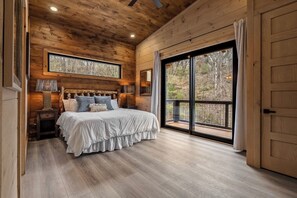 7 bedrooms, desk, iron/ironing board, free WiFi - Smoky Mountain Estate Indoor Pool • Pickleball • Putt-Putt •Theater • Sleeps 35 (Sevierville)